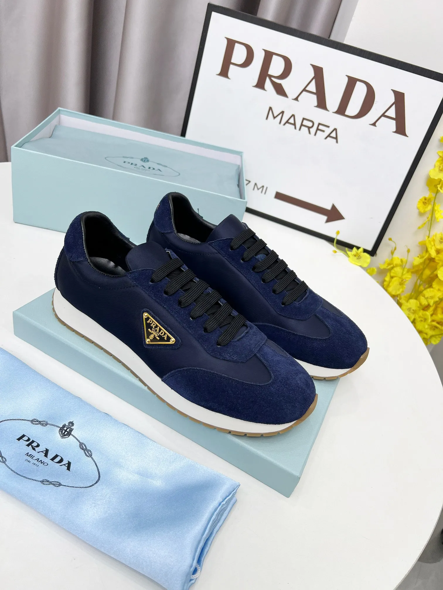 👟👟Ex-factory price 520👟👟 The new PRADA (Prada) men's and women's high-top counters are on the market simultaneously, 😘👍🏿Original molded anti-slip PU outsole, exquisite lines, simple and elegant, super comfortable and classy on the foot, suitable for leisure travel. Number of yards: 35 to 45. (Can be customized 38.45.46.